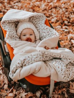 Car seat cover - burgundy and beige