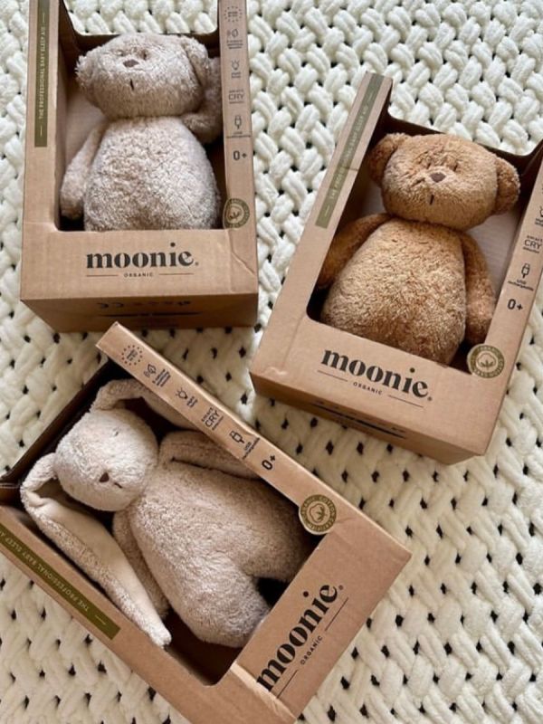 Moonie The Humming Friend - soothe a child for sleep, sand