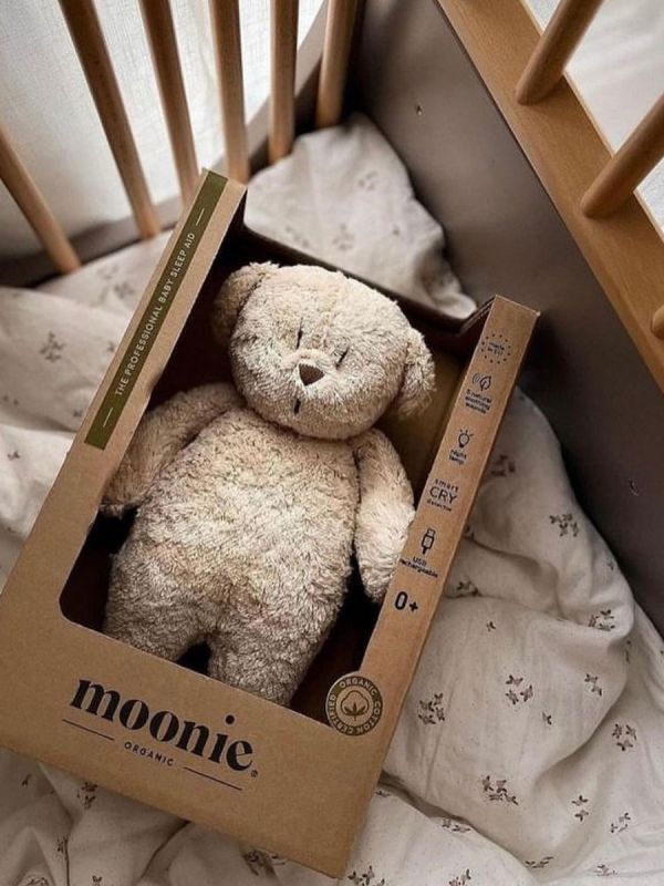 Moonie The Humming Friend - soothe a child for sleep, sand