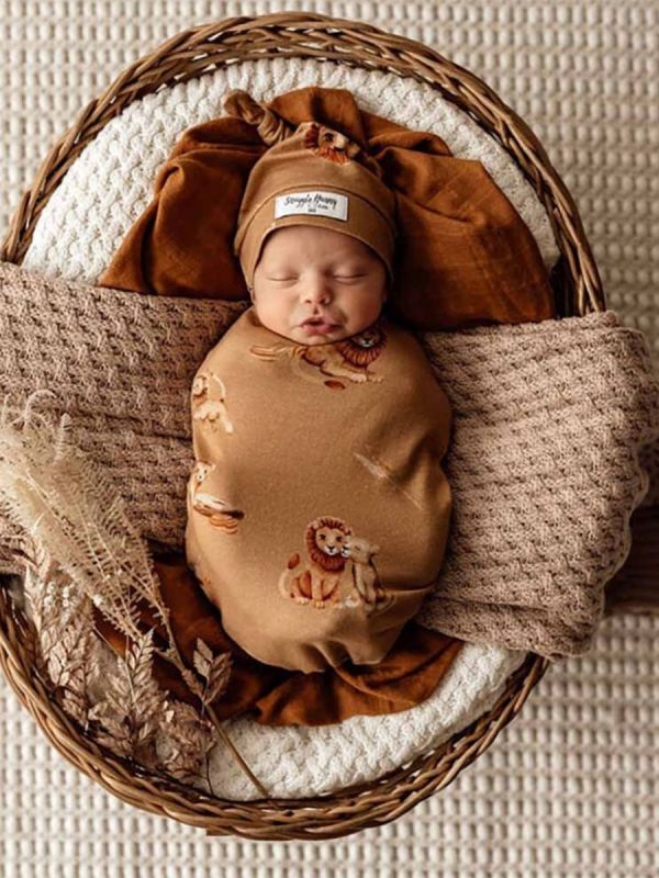 Snuggle Hunny Swaddelini swaddle and hat – Roar