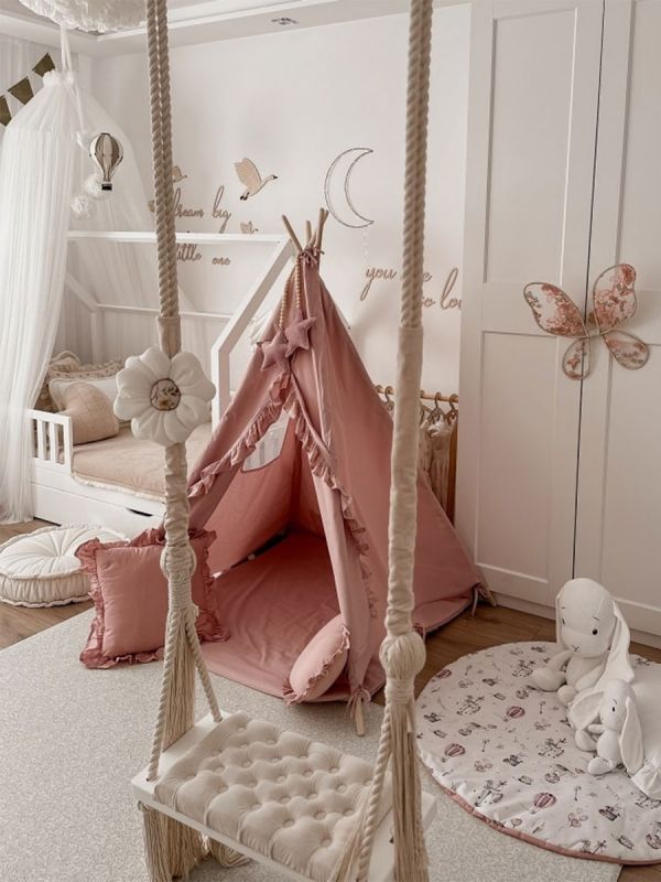 Teepee tent with ruffle edges and carpet, dirty pink