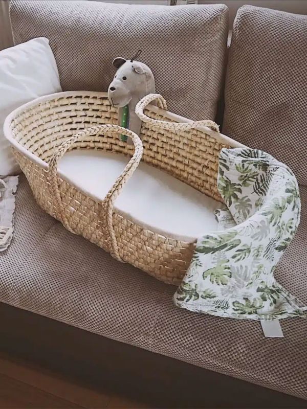 Rocking Moses basket with mattress and stand, white